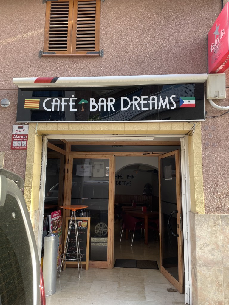 Café Bar Dreams storefront
